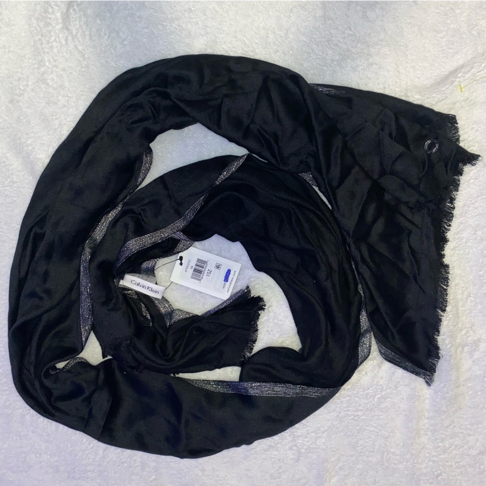 CALVIN KLEIN BLACK WRAP SCARF NWT